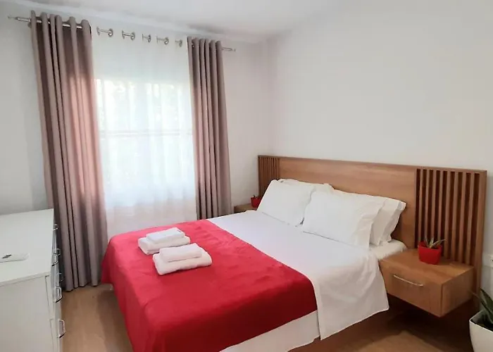 Comfy Apartment- Sunny Balcony