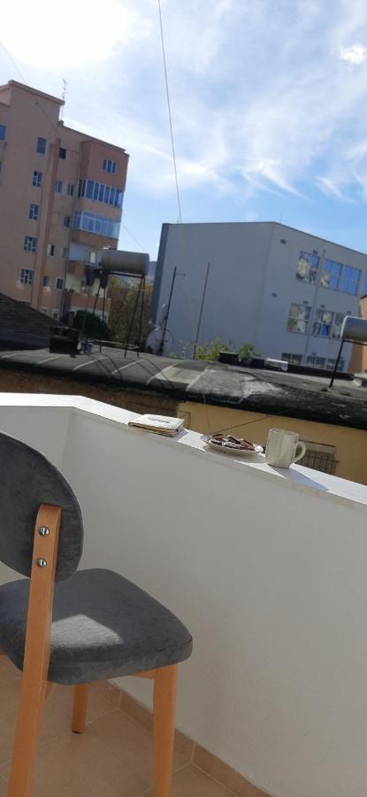 Comfy Apartment- Sunny Balcony Apartment