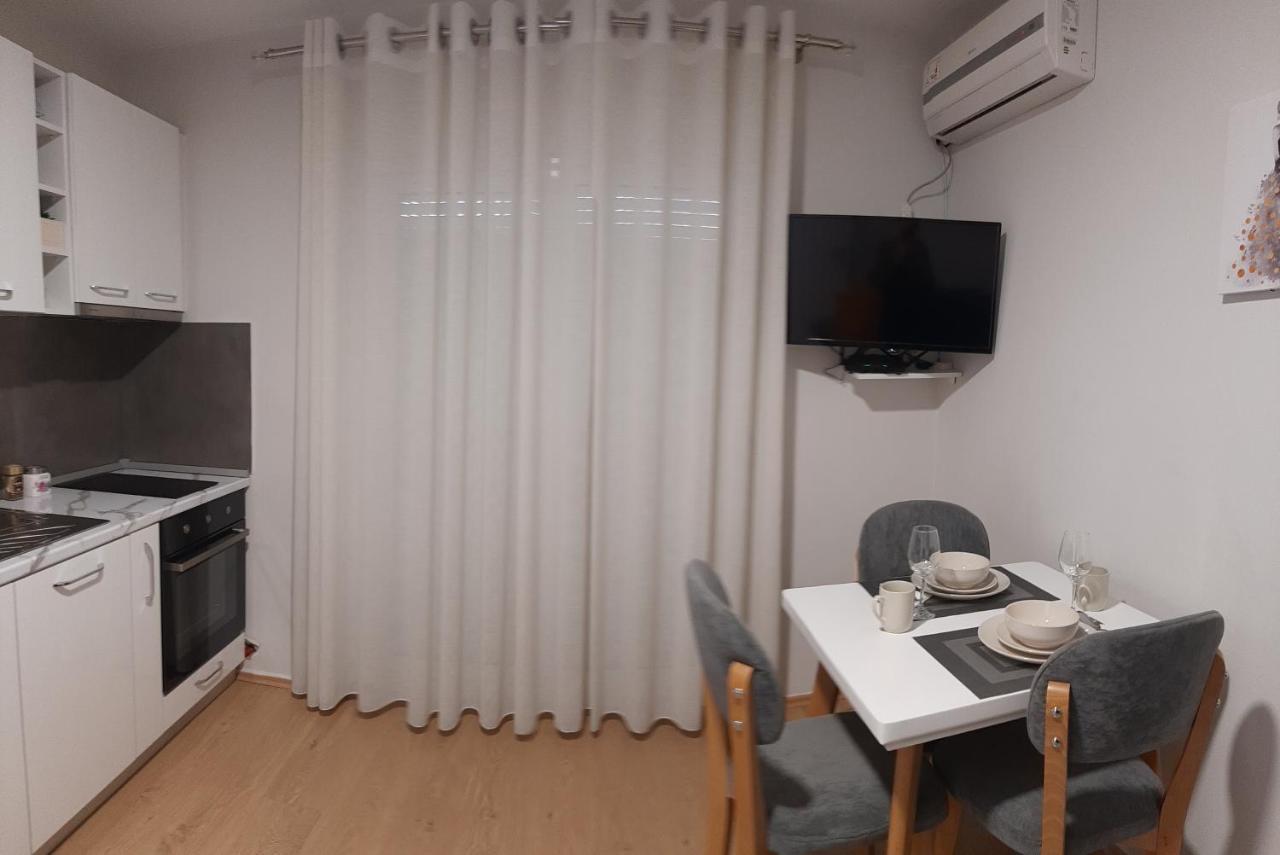 Apartment Comfy Apartment- Sunny Balcony *